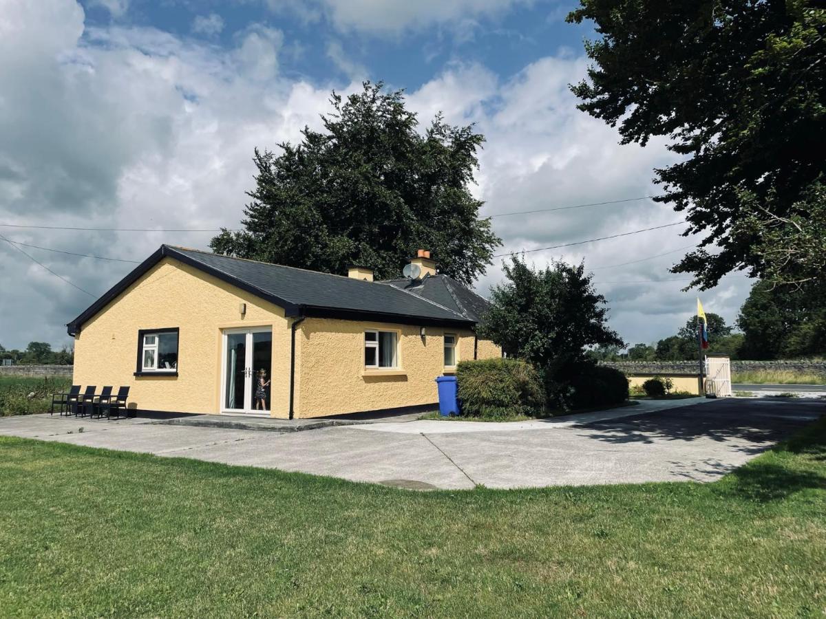 Cutteen Cottage Tulla Exterior photo