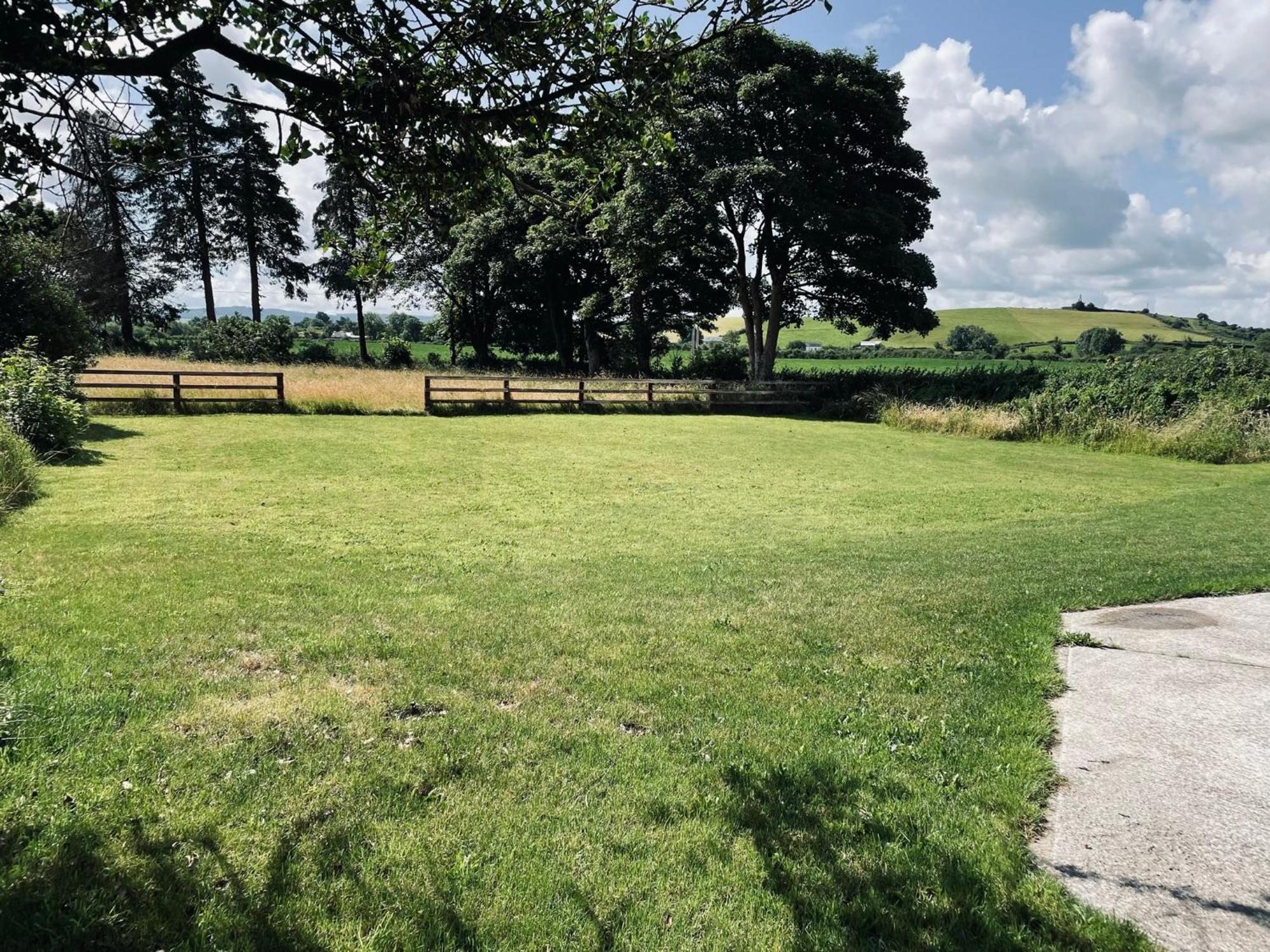 Cutteen Cottage Tulla Exterior photo